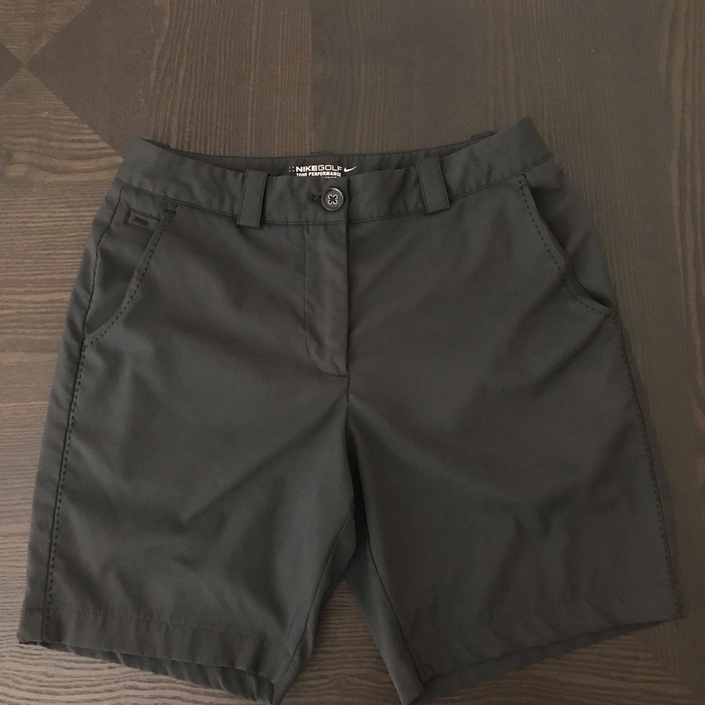 NIKEGOLF TOUR PERFORMANCE DRI- FIT SIZE 4